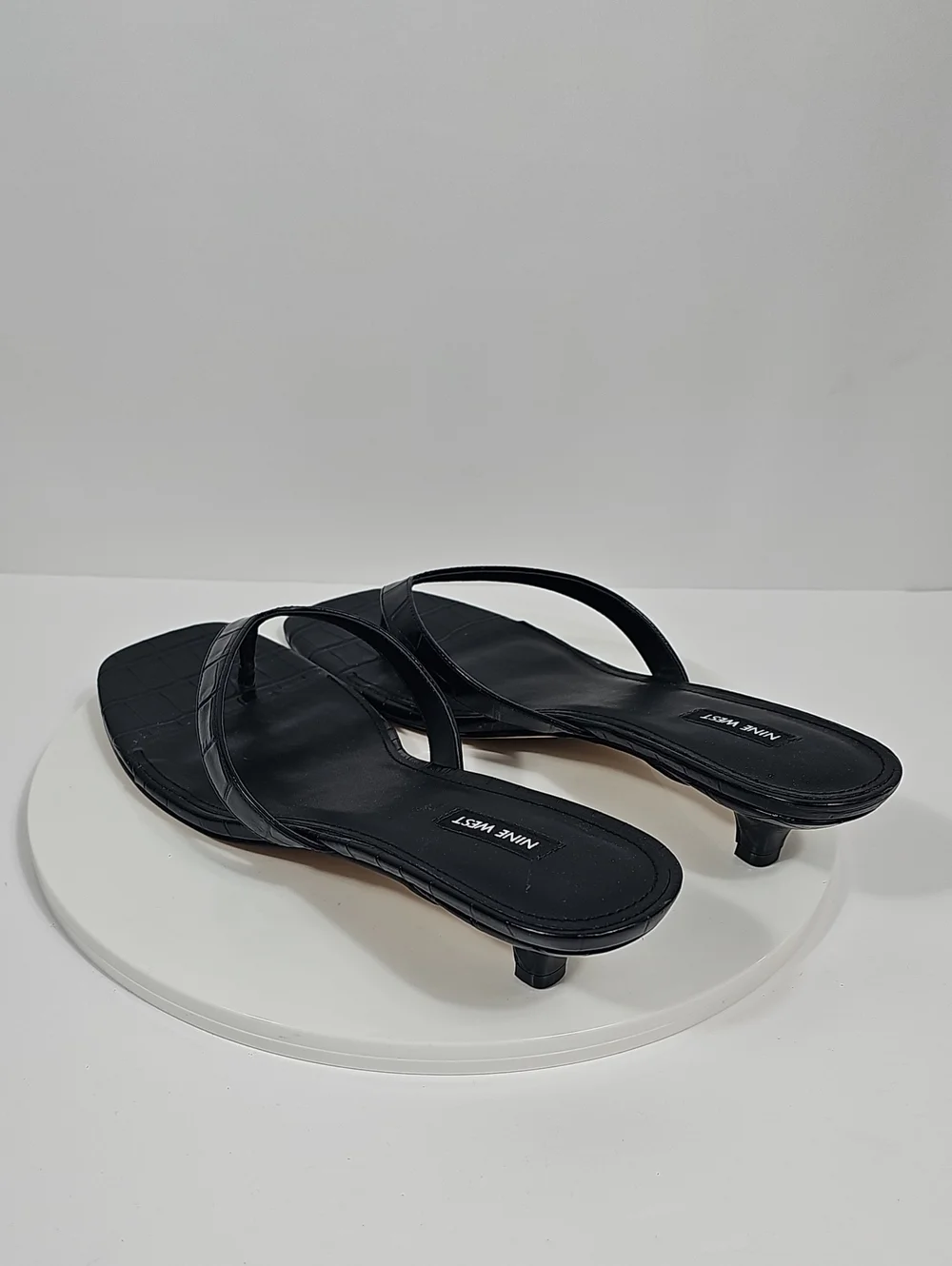 NIB Nine West Cassa Black Croc Embossed Kitten Heel Thong Sandals 12 Modern Work